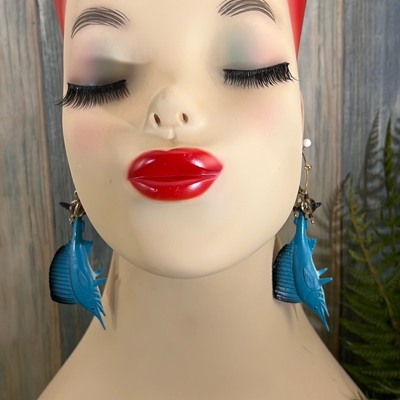 ⭐️Adorned Crown Artisan Assemblage aquarium collection marlin earrings - Picture 2 of 9